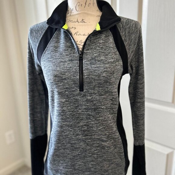 Women's Long-Sleeve Form-Fitting Athletic Top with Half Zip on the Front - Picture 1 of 8